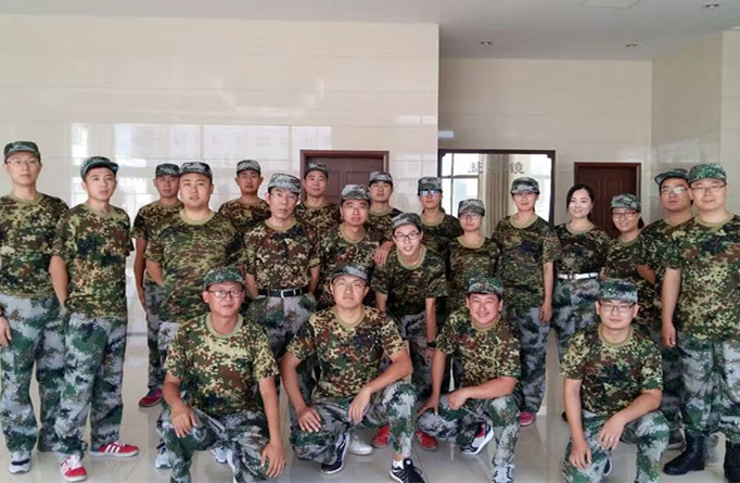 沃富軍訓(xùn)合影 沃富軍訓(xùn)合影