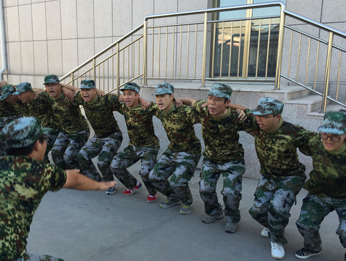 團隊整體做蹲起 團隊整體做蹲起