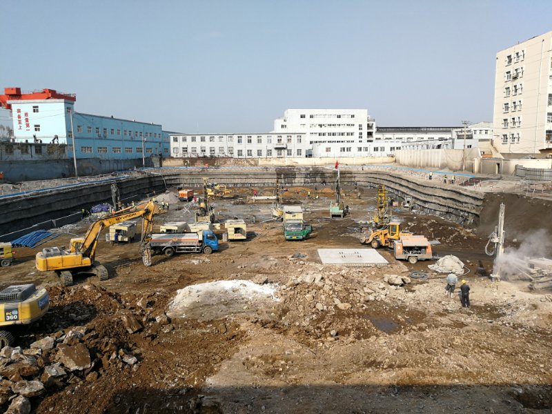 青島沃富新能源科技有限公司大型工程地源熱泵施工現場