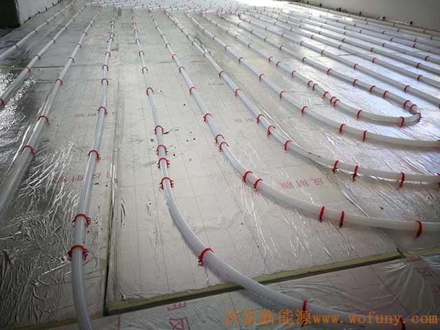 青島德沃幼兒園空氣源熱泵項目施工案例地暖施工、主機施工，空氣源熱泵項目調試成功，項目展示實例&mdash;&mdash;空氣源熱泵地暖鋪管