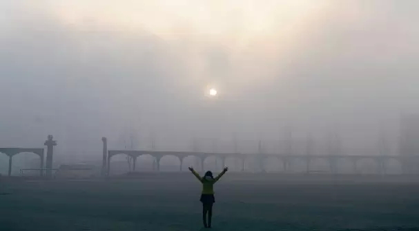 PM2.5指數爆表，城市全部陷入蒙蒙霧天