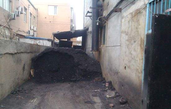 截至到2016年年底，我國北方地區城鄉建筑取暖總面積約206億平方米，其中燃煤取暖占了83%，取暖用煤年消耗4億噸標煤，其中散燒煤約2億噸標煤，主要分布在農村地區。&rdquo;