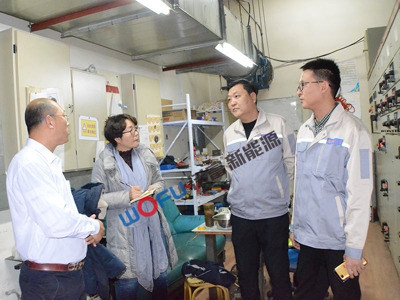 客戶參觀地?zé)岜脵C(jī)房