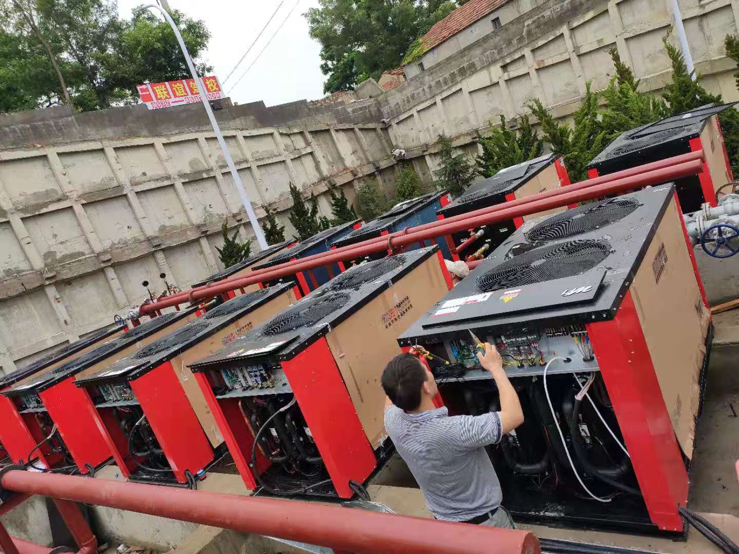 空氣源熱泵空調